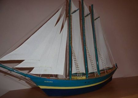 Miniaturi din lemn fabricate manual intre anii 2011-2013. Au inaltimi cuprinse intre 10-40 centimetri.