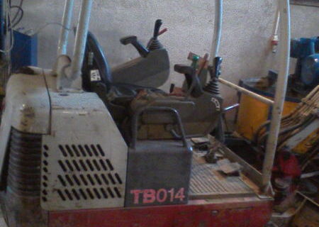 Miniescavator Takeuchi TB014