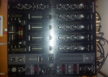 Mixer Profesional DJ ca nou - Behringer DJX 750 Mixer Profesional DJ ca nou - Behringer DJX 750