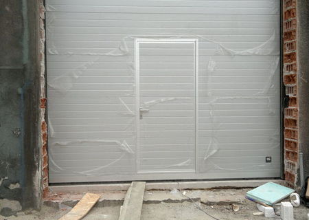 Montaj usi garaj sectionale si tip rulou