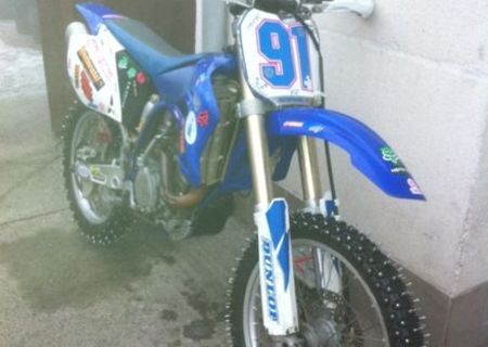 Motocicleta Yamaha 450 YZF