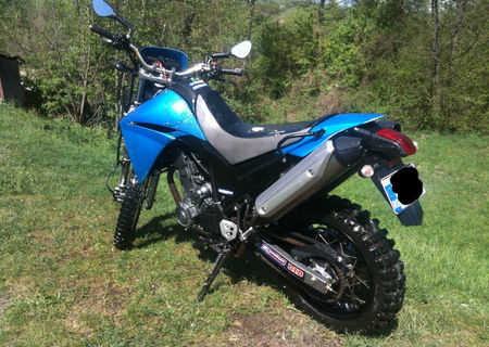 Motocigleta Yamaha xt660r