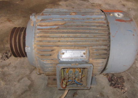 Motor trifazic