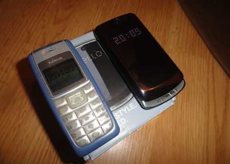 Motorola EX211 Gleam + Nokia 1110