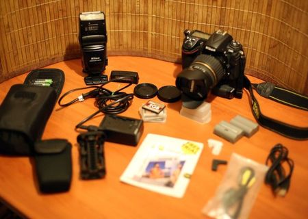 Nikon D300 + grip+ blitz+ accessorii