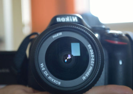 Nikon D5200 (6100 cadre) + obiectiv + accesorii