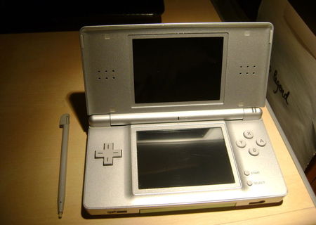 Nintendo DS lite