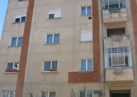 OCAZIE - Apartament 3 Camere - ZONA BUNA - bloc din 1989 - PRET BUN!!!
