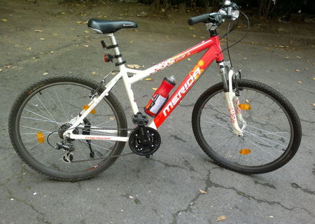 Ocazie: Bicicleta Merida Juliet Lady 10V, rulata maxim 40-50 km Ocazie: Bicicleta Merida Juliet Lady 10V, rulata maxim 40-50 km
