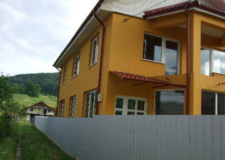 OCAZIE!! vila aproape de bacau zona verde OCAZIE!! vila aproape de bacau zona verde