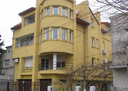 ofer apartament spre inchiriere 3 camere