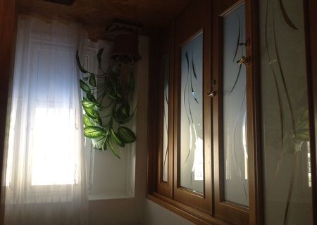 Ofer spre inchiriere ap 3 camere in P-ta Victoriei, langa Bucuresti