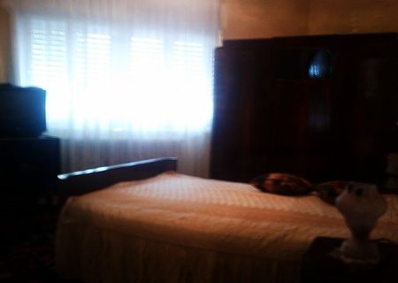 Ofer spre inchiriere apartament 2 camere zona mitropoliei