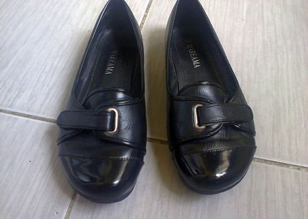 opincute negre 30 lei