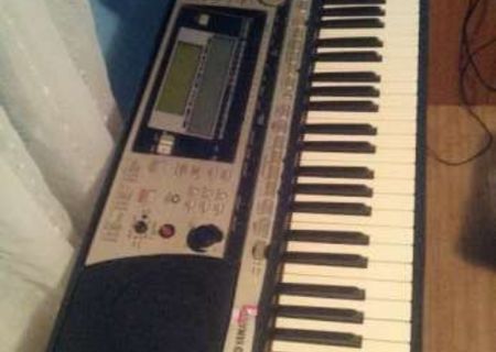 Orga yamaha PSR 740