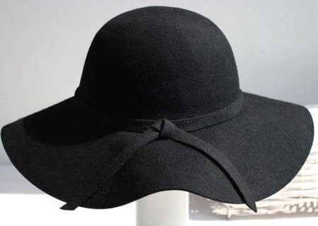 palarie boruri mari neagra moderna
