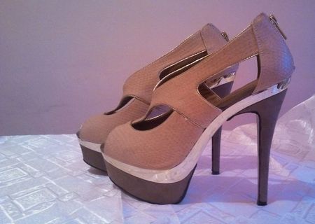 Pantofi cu platforma