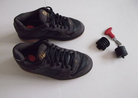 pantofi cu rola "HEELYS" din piele, marimea 41-42 pantofi cu rola "HEELYS" din piele, marimea 41-42