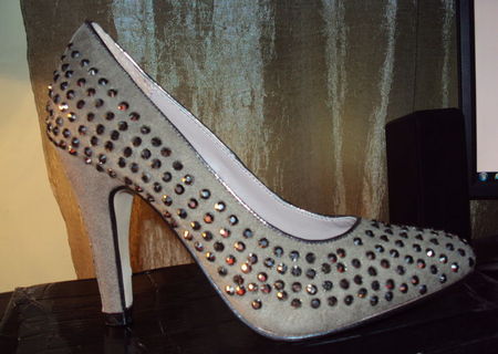 Pantofi cu tinte, marimea 37
