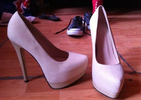pantofi cu toc