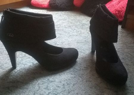 Pantofi cu toc