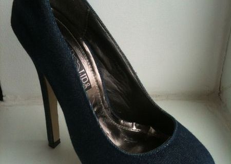 Pantofi cu toc din material de blugi Red Shoes