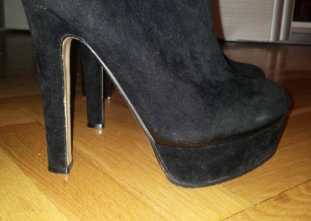 Pantofi cu toc superbi