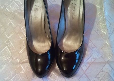 Pantofi de lac