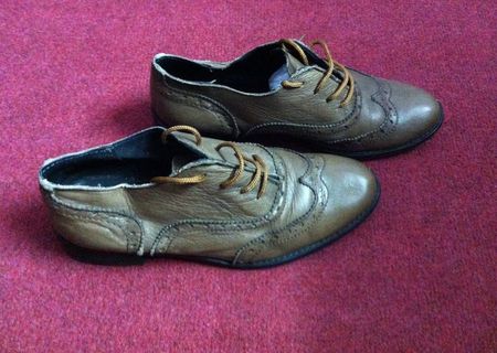 Pantofi de piele cu siret