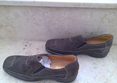 Pantofi din piele intoarsa nr. 36
