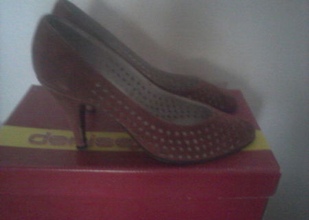 Pantofi eleganţi