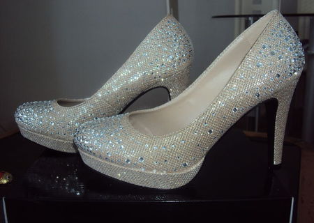 Pantofi eleganti