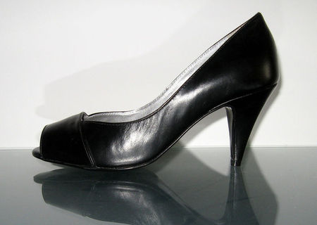PANTOFI negri din piele L. LAMBERTAZZI, Italia