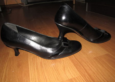 Pantofi piele(interior+exterior), o singura purtare Pantofi piele(interior+exterior), o singura purtare