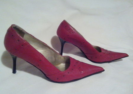 Pantofi rosii piele, bot ascutit
