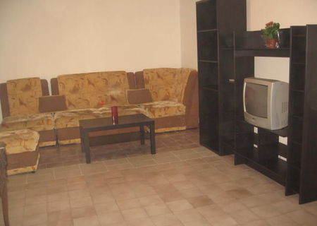 Particular inchiriez 2 camere Titan