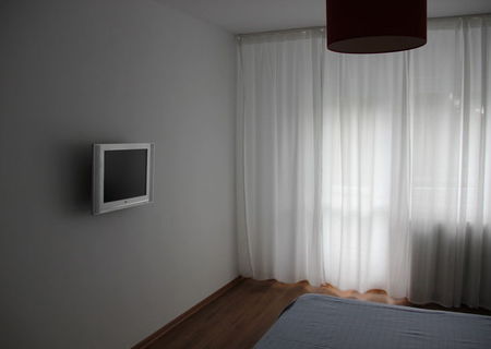 Particular inchiriez 3 camere Splaiul Unirii
