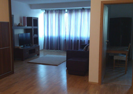 Particular inchiriez apart. 2 cam centru - 600 EUR