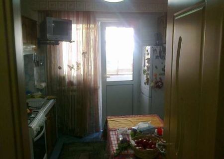 Particular vand apartament cu 3 camere ,decomandat