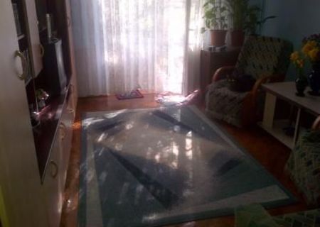 Particular vand apartament decomandat, etaj 3/3 zona Ferentari