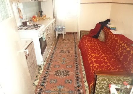 Particular, vand URGENT apartament 3 camere,2 bai,2 balcoane,boxa, in Onesti