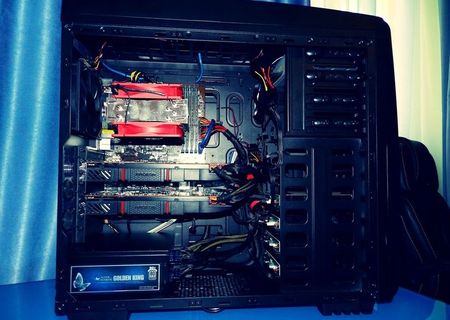 PC gaming, video editing, high end pc (2 x R9 290x) in hand PC gaming, video editing, high end pc (2 x R9 290x) in hand