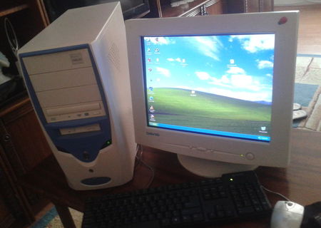 PC sistem complet cu monitor tastatura si mouse PC sistem complet cu monitor tastatura si mouse
