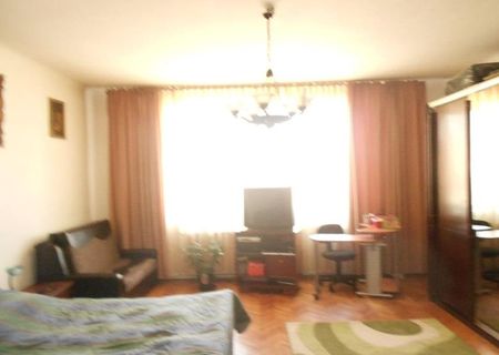 persoana fizica vand apartament 2 camere in centru
