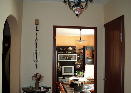 PF vand ap 4 camere finisate in zona buna