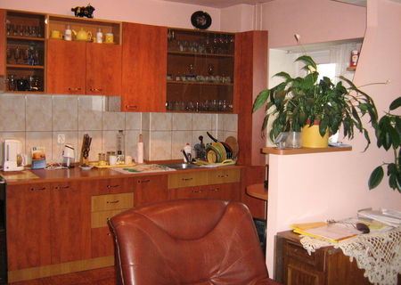 PF vind apartament 3 camere, zona Marasti