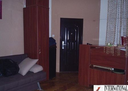 PIATA LAHOVARI - INCHIRIERE GARSONIERA