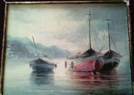 Pictura in ulei pe carton , reprezentand barci pe apa , semnat de grecul Konstantinos Sofianopoulos nascut in anii 1910-1990
