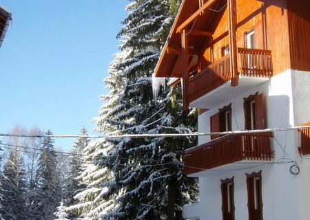 Poiana Braşov: Închiriez apartament(e) cu 3 camere + 2 băi în vilă(e) P+1+M, lângă pârtiile de schi! Poiana Braşov: Închiriez apartament(e) cu 3 camere + 2 băi în vilă(e) P+1+M, lângă pârtiile de schi!