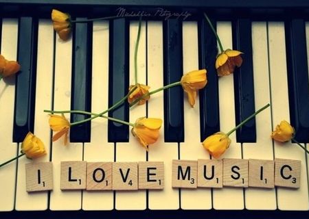 Predau ore de canto clasic si muzica usoara! Predau ore de canto clasic si muzica usoara!